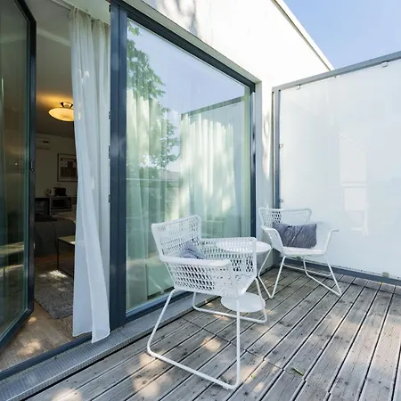 Lovely Aisa | Balcony Apartmán *