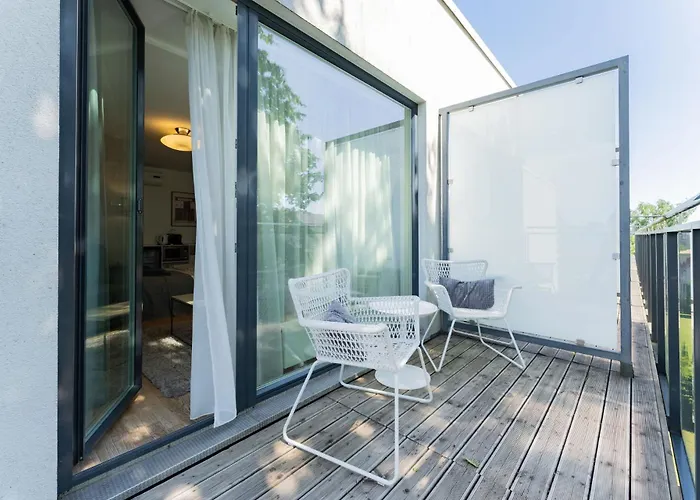 Lovely Aisa | Balcony 公寓 *