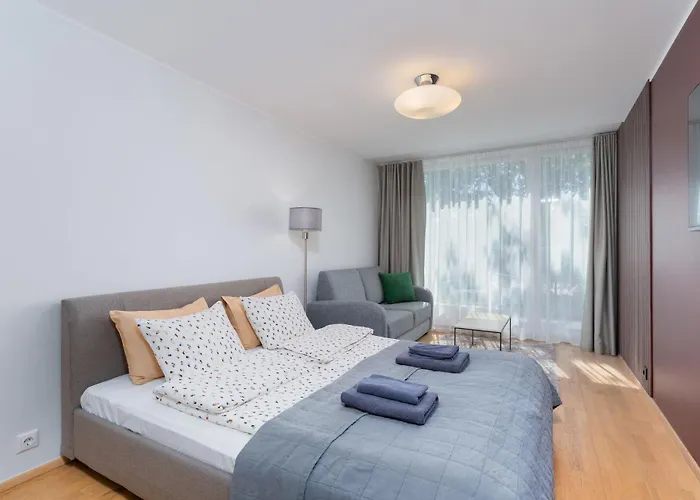 Lovely Aisa | Balcony 公寓