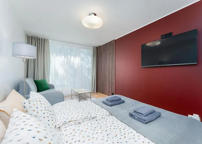 Lovely Aisa | Balcony 公寓 *